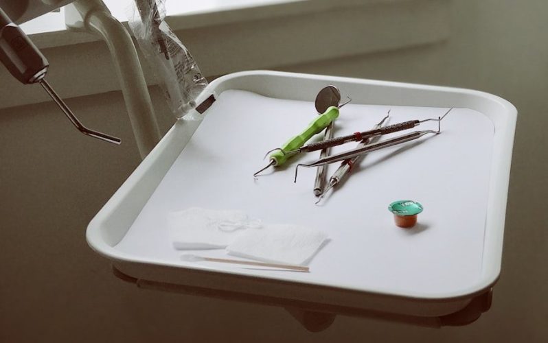 wfpha-blog-preview_maternal_oral_health_solutions white plastic tray